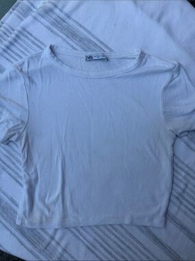 Zara White Short Sleeve Crewneck Tee